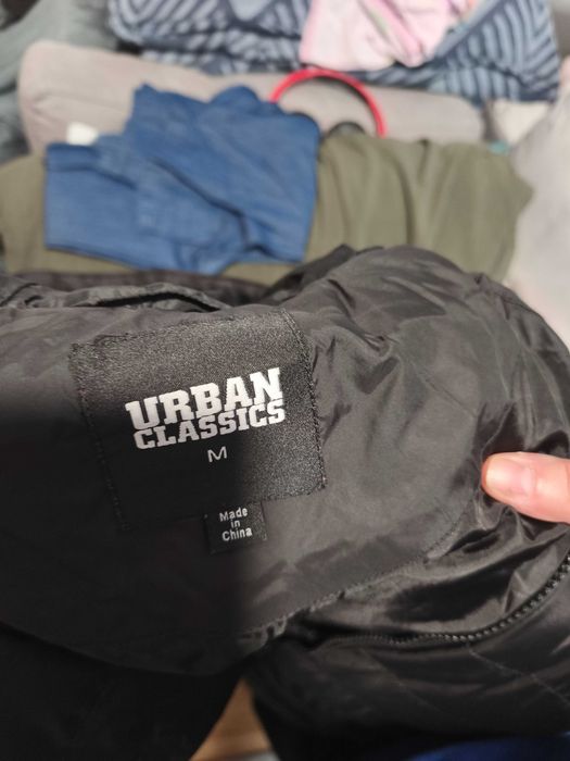 geaca neagra  marimea M