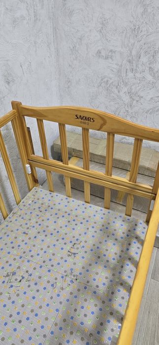 Детская кроватка с матрацем.