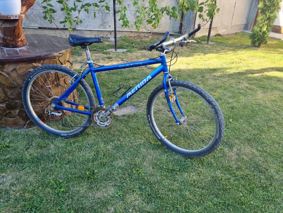 Vând bicicleta cu roti pe 26