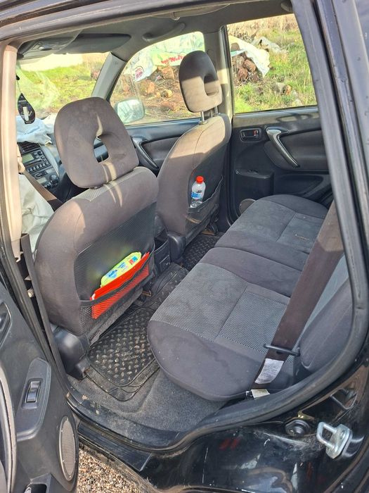 Тойота рав4 на части или цяла