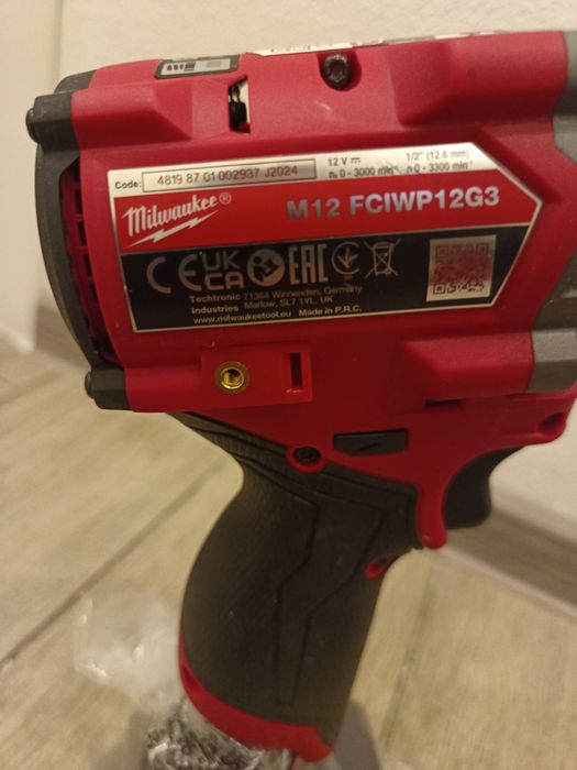 Impact milwaukee 2025 cu baterie de 6 ah