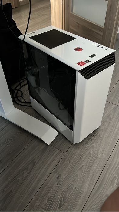 PC Gaming Ryzen 7 2700X / GTX 1070 / 16GB DDR4 vand componente