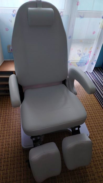 Стол за педикюр-неизползван