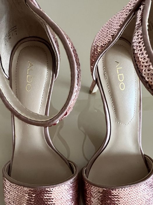 Vand sandale elegante , cu paiete  auriu roze, Aldo