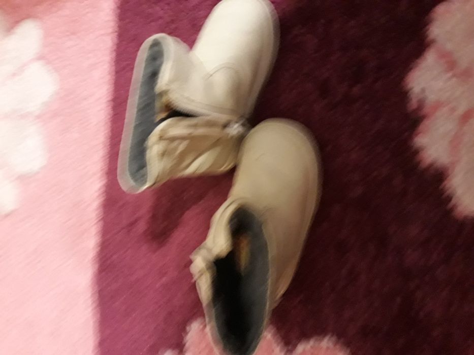 Ghetute bebelusi din piele