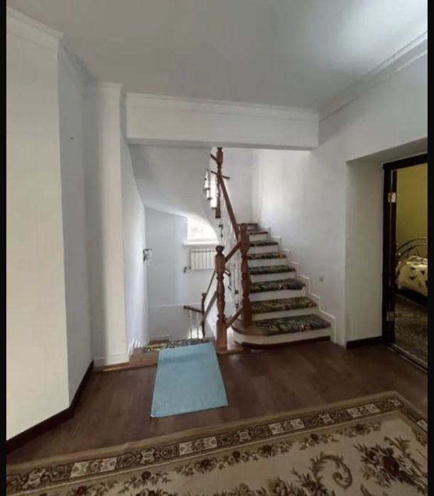 Сдается коттедж в  Юнис сити. 300 кв2 в