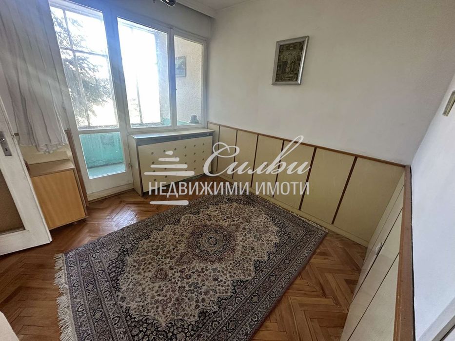 Продава се Четиристаен апартамент в Търговище, Център - 97 кв.м за 999 €/кв.м - Снимка #2