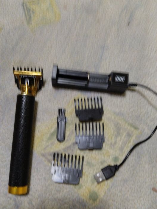 Триммер для стрижки волос, бороды, усов.