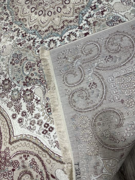 Продам б/у ковер.