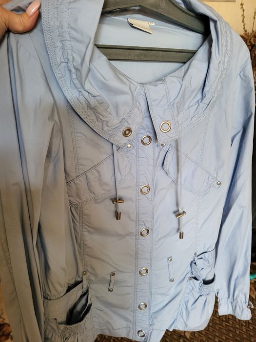 Продам ветровки 42 размер