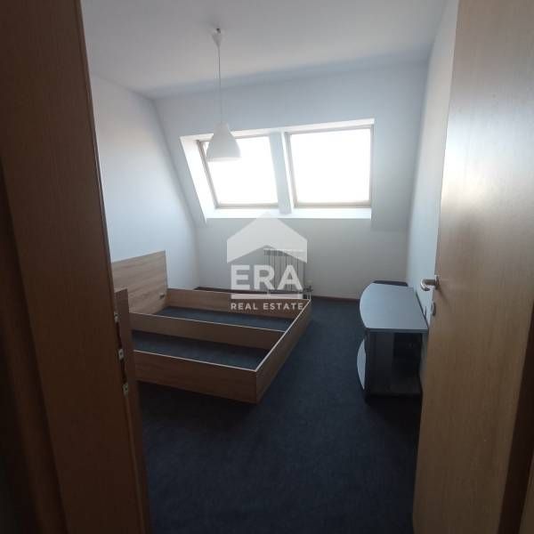 ЕРА Фаворит предлага ексклузивно под наем уютен тристаен апартамент в