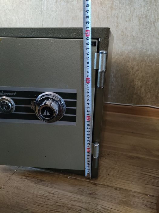 Продам огнеупорный сейф