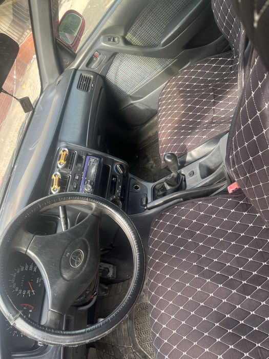 Продам машину тайота карина е 1996 год
