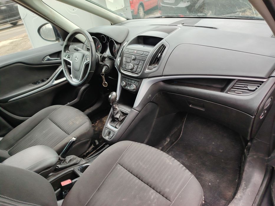 Продавам на части Опел Зафира С 2013г 1.6 Т метан