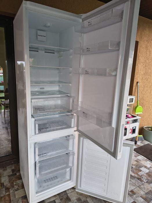 Frigider Arctic No Frost