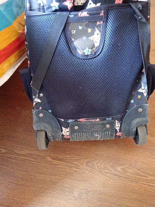 ученическа раница с колела