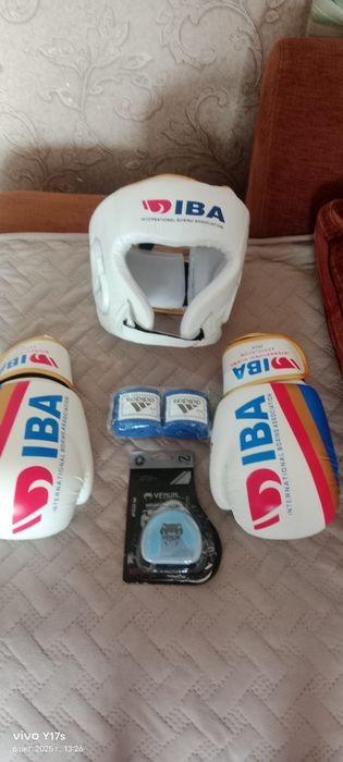 Продам шлем, перчатки iba в отличном