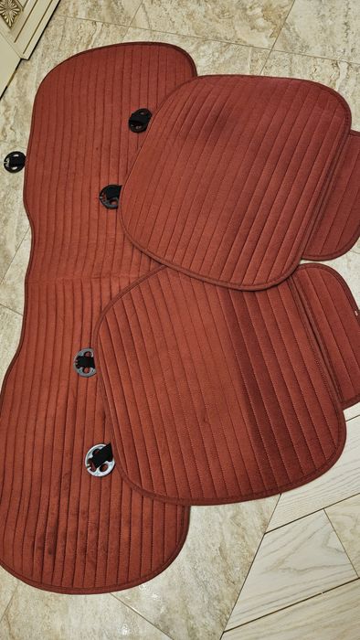 Продам чехлы на сиденья в машину