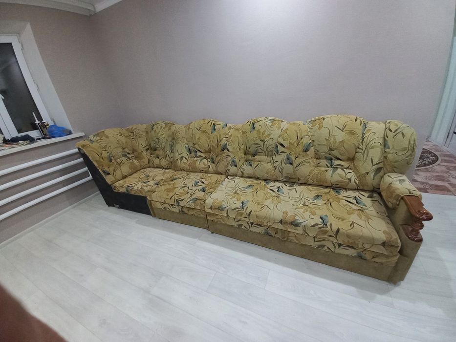 Продам диван углавой