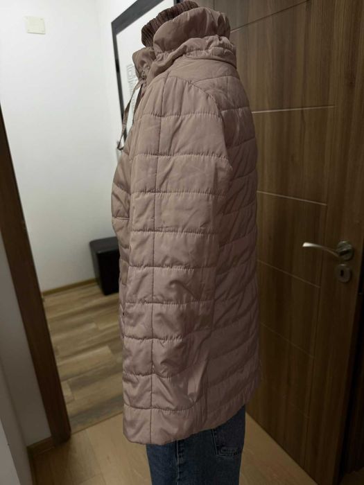 Дамско яке, размер S-M (44), използвано.