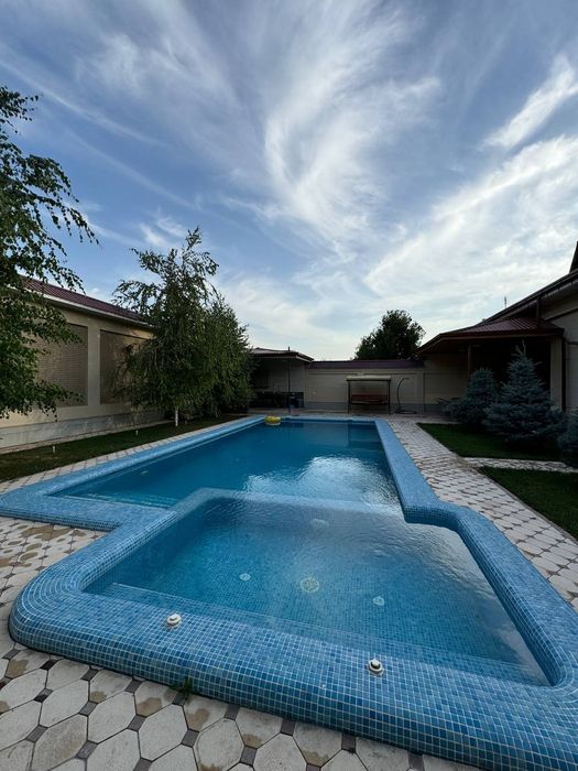 Dacha sotiladi 6 sotix, 3ta spalnya,zal,hol,yozgi qishku oshxona