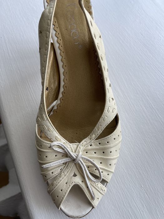 Босоножки женские