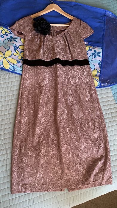 Платье б/у в отличном состоянии