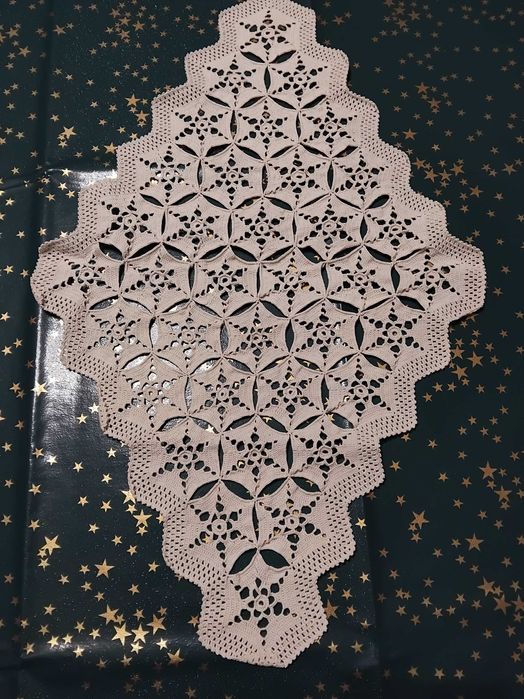 З броя каренца, плетени на една кука.