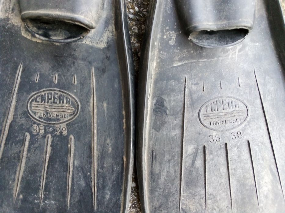 Качествени ретро плажни пособия - жилетка, очила, помпи и плавници!