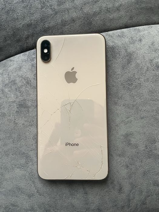 Продам Iphone xs max