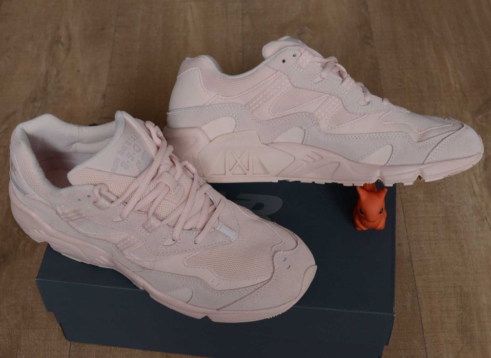 New Balance 44 р. оригинальные кроссовки