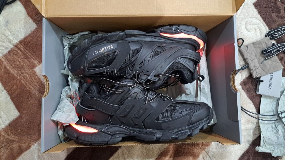 Balenciaga track led