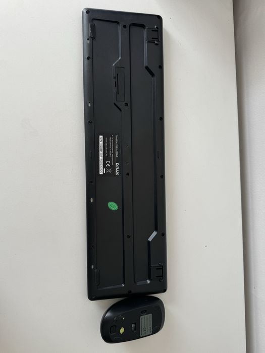 Продам клавиатуру с мышкой