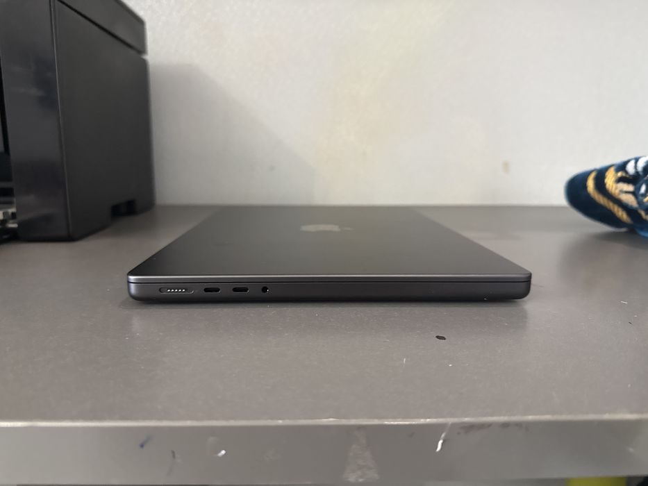 MacBook pro 14” M5/16GB RAM/1TB SSD