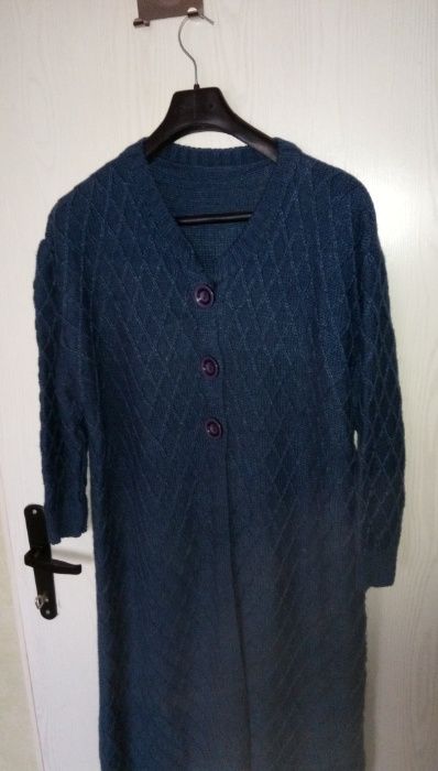 Дълга плетена дамска жилетка тъмно синя