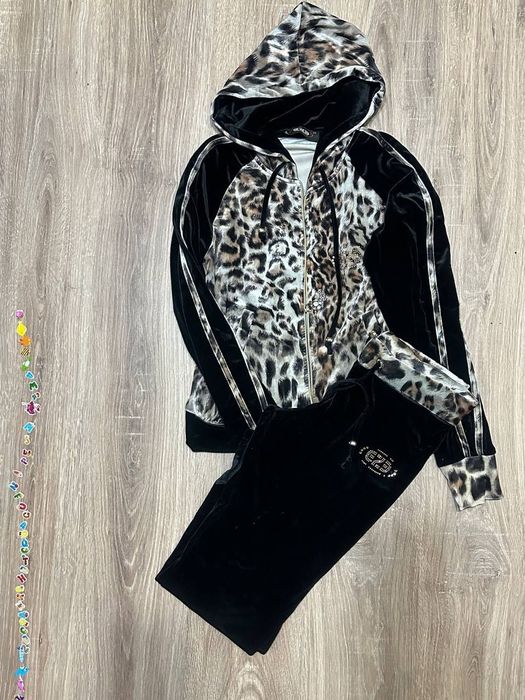 Продается спортивный костюм