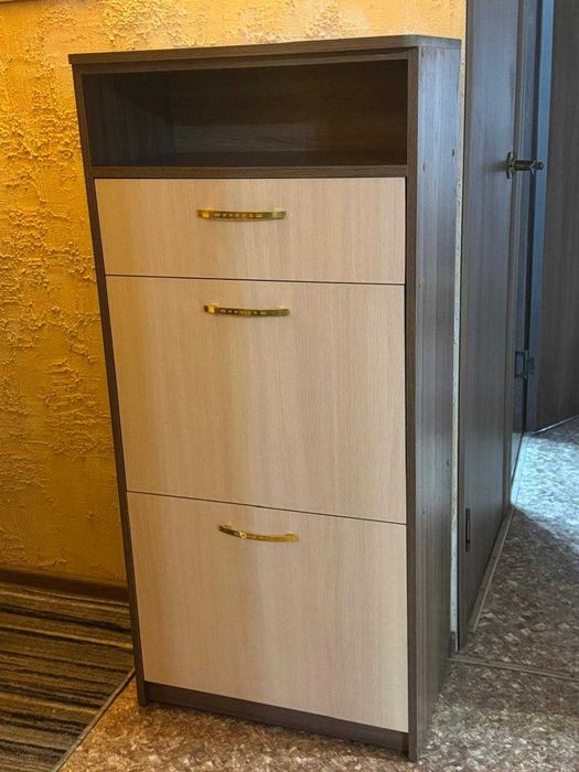 Продам  обувницу