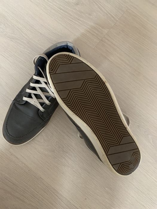 Vand papuci piele(45)superbi.