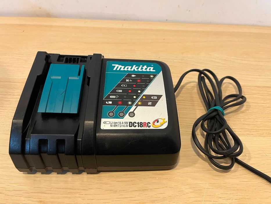 Incărcator rapid Makita 18V DC18RC, am si alte scule si acumulatori
