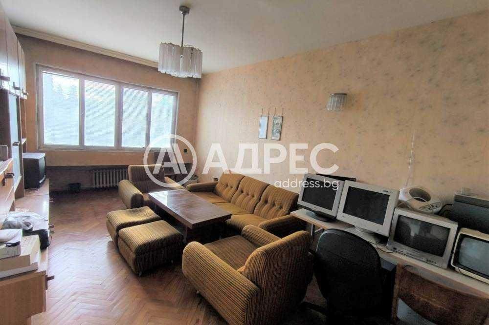 Тристаен апартамент в центъра на гр. Разград!