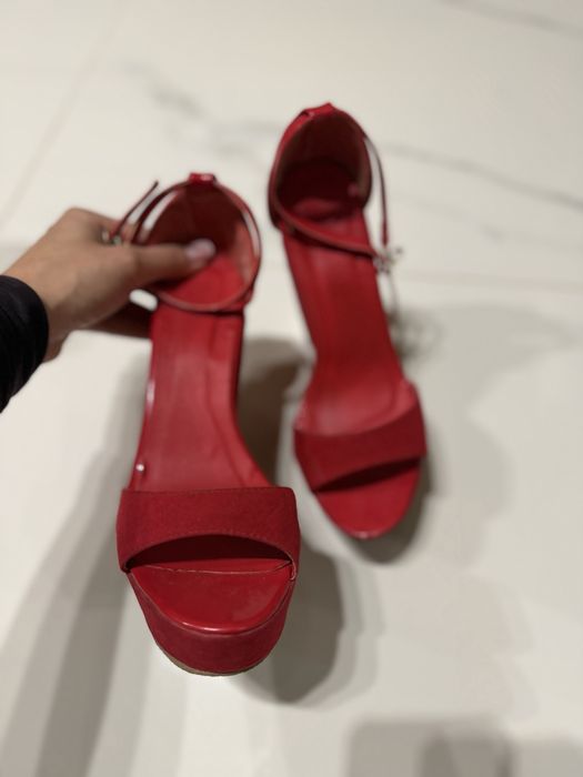 Shoe aquarium сандали на платформа в червен цвят