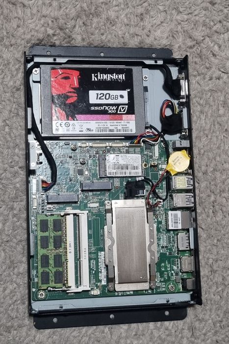 Mini PC Fanless/Pasiv: Intel Core i5 5250u/8GB RAM/SSD 120GB + Alimentator Inclus