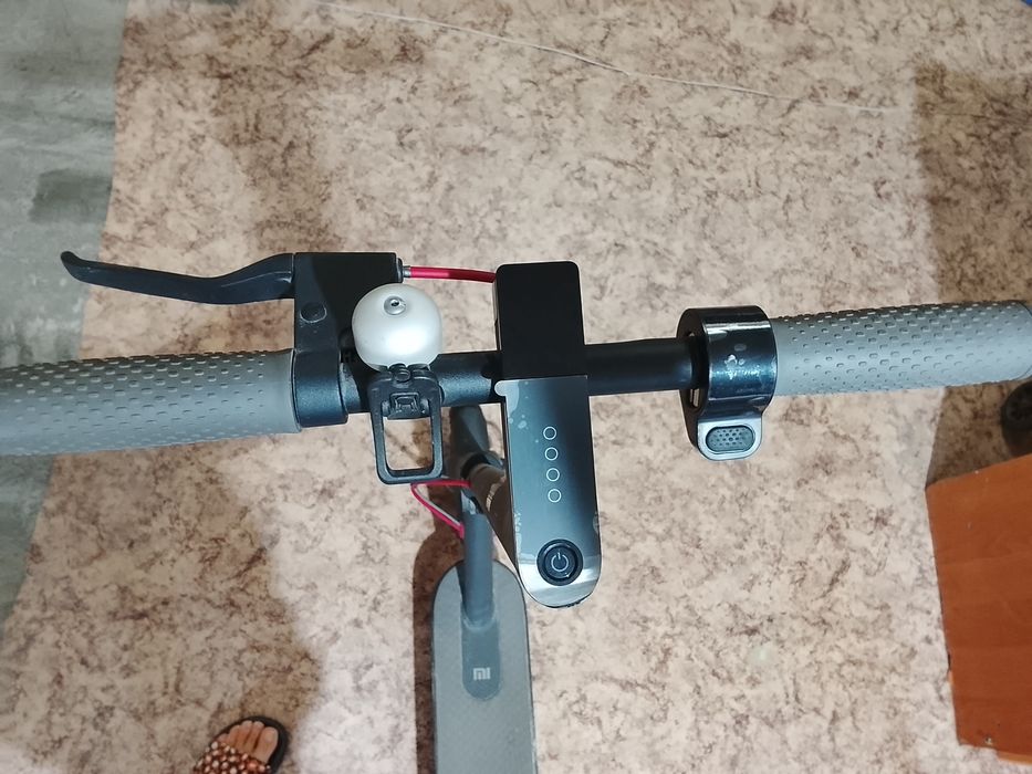 Продам электросамокат Xiaomi