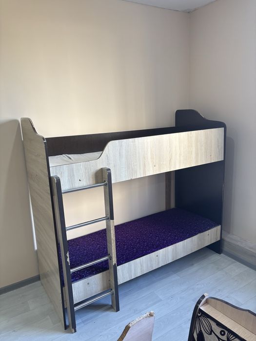 Продам двухярусную кровать.