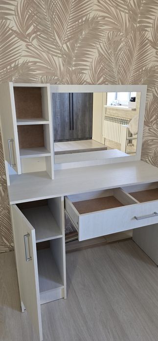 Продам стол с зерлаком