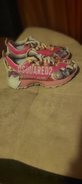 Маратонки Dsquared2 в отлично състояние,носени са много малко.Номер 36