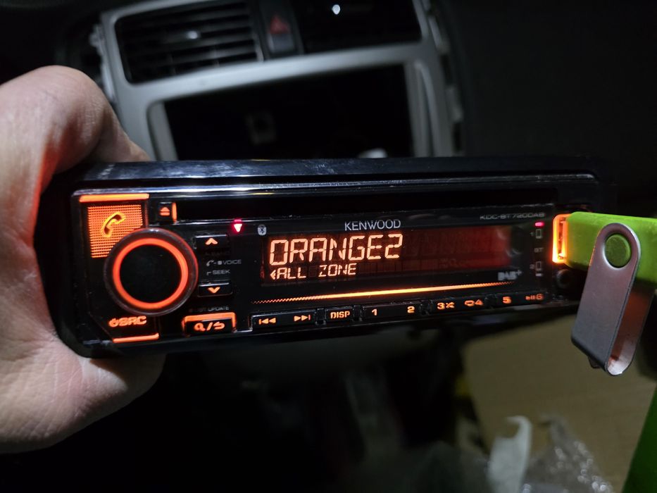 Продавам Kenwood kdc-bt720dab