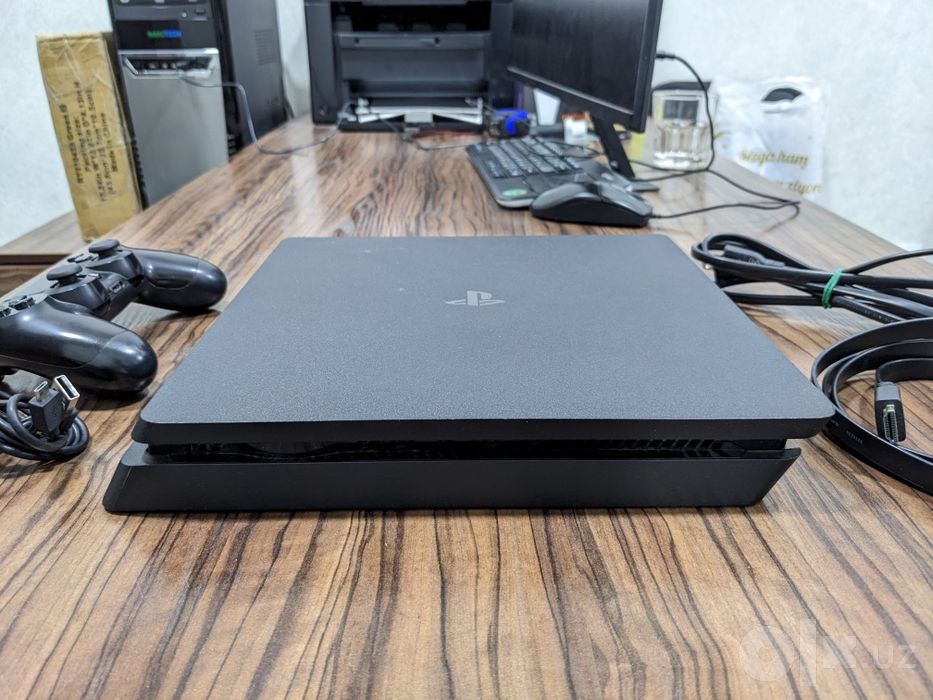 Playstation 4 Slim 1Tb прошивка 11/12 + 1 dualshok 4 original