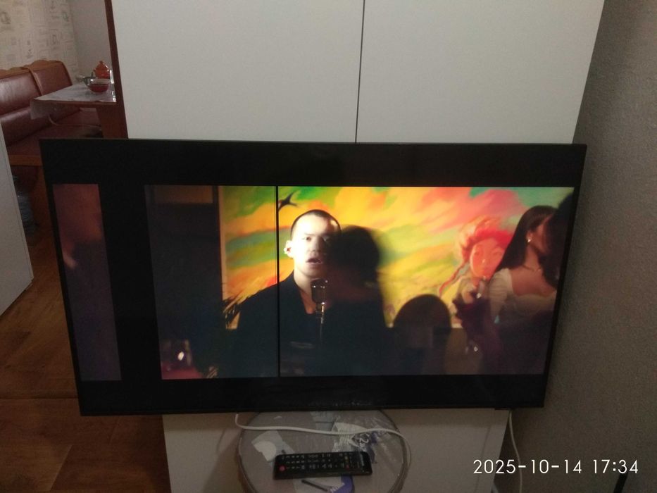 Samsung  4К ТВ с полоской