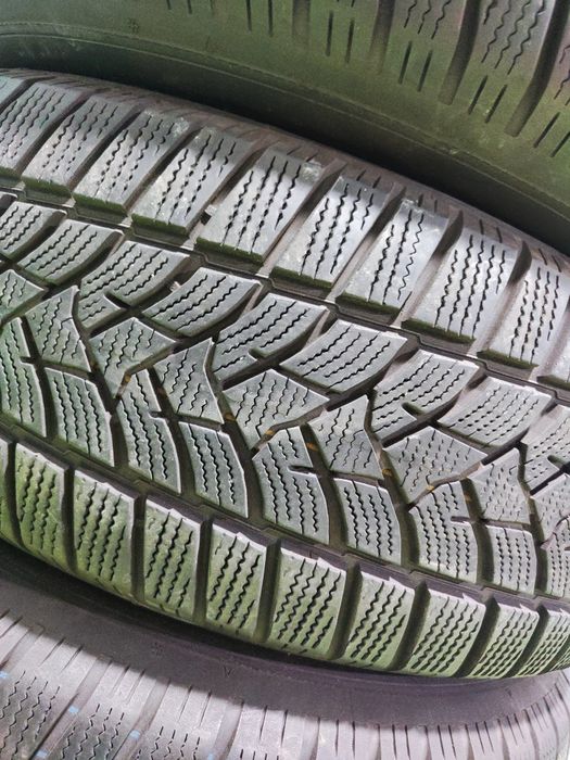 4 бр зимни 235/65/17 Dunlop